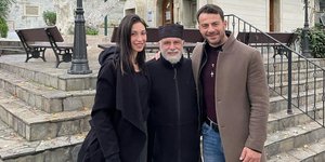 Η κόρη του «θαυματοποιού» ιερέα Λουπασάκη θα γίνει κουμπάρα στον γάμο του Γιώργου Αγγελόπουλου με τη Δήμητρα Βαμβακούση