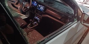 Εικόνα από το σπασμένο αυτοκίνητο του δημάρχου