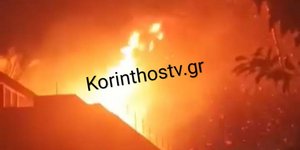 Φωτογραφία από τη φωτιά που ξέσπασε στο σπίτι