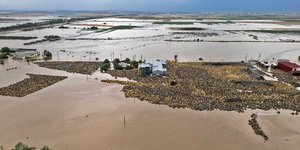 Απέραντη λάσπη στη Λάρισα 