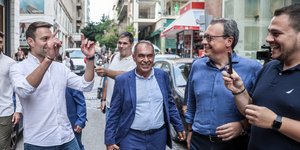 Η βόλτα του Στέφανου Κασσελάκη στο Σύνταγμα