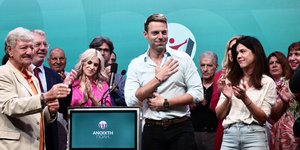 Ο Στέφανος Κασσελάκης ευχαριστεί τον κόσμο που τον στηρίζει στον ΣΥΡΙΖΑ
