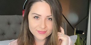 Η φωνή του TikTok, Kat Callaghan