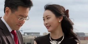 O πρώην ΥΠΕΞ της Κίνας Τσιν Γκανγκ και η τηλεπαρουσιάστρια Φου Ξιαοτάν