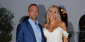 Η Κωνσταντίνα Σπυροπούλου με λευκό φόρεμα