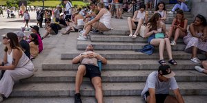 κοσμος σε σκαλακια 