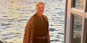 Ο Λάκης Γαβαλάς προχώρησε σε αποκαλύψεις για τη σχέση του με τη μία εκ των δύο αδελφών του