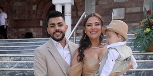 Χρήστος Σαντικάι & Λάουρα Νάργες με τον γιο τους