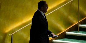 Ο Σεργκέι Λαβρόφ οδεύει προς το βήμα του ΟΗΕ