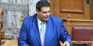 Ο αναπληρωτής υπουργός Εσωτερικών Θοδωρής Λιβάνιος στη Βουλή