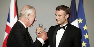 Γαλλία: Ο πρόεδρος Μακρόν και ο βασιλιάς Κάρολος επιδιώκουν «να ανανεώσουν τη φιλική σχέση των χωρών τους»