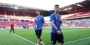 Μάνταλος και Κουλιεράκης στο γήπεδο της Αϊτχόφεν