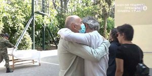 Απαρηγόρητος ο Οδυσσέας Σταμούλης στο μνημόσυνο του γιου του