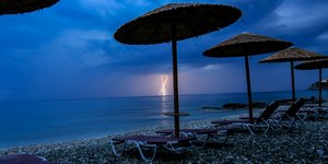 Ξαπλώστρες κεραυνοί
