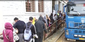 Ουρές για μία εξάδα νερά στο Βόλο