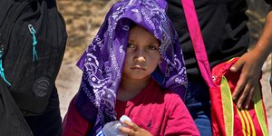 παιδι μαντιλι κεφαλι 