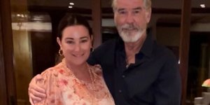 Ο Πιρς Μπρόσναν με τη σύζυγό του