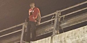 Νέο Φάληρο: Ερωτική απογοήτευση ήταν η αιτία που ο νεαρός απειλούσε να πέσει από γέφυρα