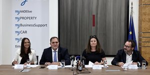 Πιτσίλης και εκπρόσωποι Airbnb, Expedia και booking βάζουν υπογραφές