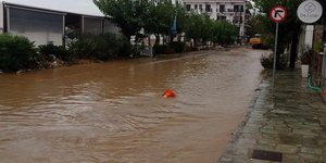 Πλημμύρες σε δρόμο του Βόλου