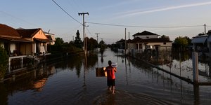Μαθητές και καθηγητές εκπαιδεύονται στο πώς να συμπεριφέρονται κατά τη διάρκεια των πλημμυρών