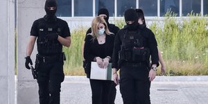 Η Ρούλα Πισπιρίγκου προς το δικαστήριο