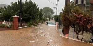 Απαγόρευση κυκλοφορίας στη Σκιάθο μετά το σφυροκόπημα από την κακοκαιρία «Daniel»