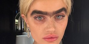 Η Σοφία Χατζηπαντελή με φόρεμα