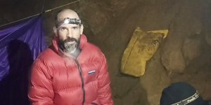 Ο Αμερικανός σπηλαιολόγος που έχει παγιδευτεί σε βάθος 1.000 μέτρων σε ένα σπήλαιο της νότιας Τουρκίας 