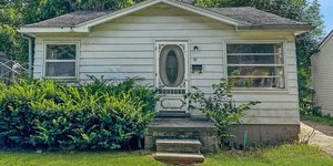 Το ακίνητο έλαβε 142 προσφορές, μεταξύ των οποίων και μία για 27 σεντς