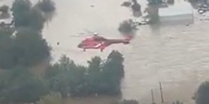 Συγκλονιστικές στιγμές στον Παλαμά Καρδίτσας: Παιδιά και ηλικιωμένοι εγκλωβισμένοι σε ταράτσες, έσπευσε Super Puma να τους διασώσει