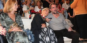 Στο Ηρώδειο o Νικόλαος Γλύξμπουργκ συνοδευόμενος από τη σύζυγό του Τατιάνα Μπλάτνικ και τη μητέρα της