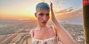 Ο Θέμης Κανέλλος εμφανίστηκε στο Φρουραρχείο Αθηνών με μίνι