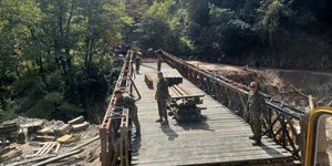 Τοποθέτηση γέφυρας από τις Ένοπλες Δυνάμεις στη Θεσσαλία