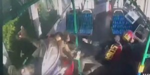 Οι επιβάτες του λεωφορείου εκτινάχθηκαν σαν άψυχες κούκλες στο τρομακτικό τροχαίο