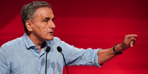 Ο Ευκλείδης Τσακαλώτος στο διαρκές συνέδριο του ΣΥΡΙΖΑ
