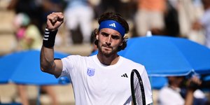 Ο Στέφανος Τσιτσιπάς πανηγυρίζει