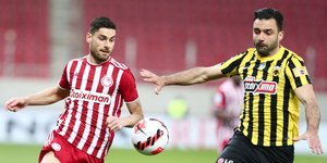 Γιώργος Μασούρας και Κώστας Τζαβέλλας σε αναμέτρηση Ολυμπιακού - ΑΕΚ