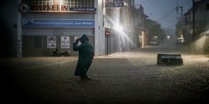 Εγκλωβισμένη δημοσιογράφος της ΕΡΤ στο κέντρο του Βόλου