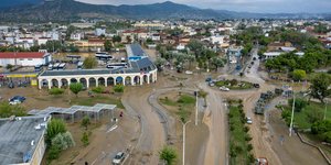 Εικόνες βιβλικής καταστροφής στον Βόλο