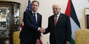  O Παλαιστίνιος πρόεδρος, Mαχμούντ Αμπάς (δεξιά) με τον Αμερικανό ΥΠΕΞ Άντονι Μπλίνκεν