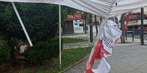 σκισμενη αφισα 