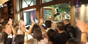 Οι πανηγυρισμοί στο εκλογικό κέντρο του Στέλιου Αγγελούδη