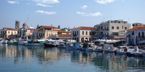 Το λιμάνι της Αίγινας