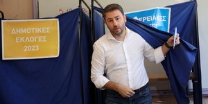 Ο Νίκος Ανδρουλάκης ασκεί το εκλογικό του δικαίωμα για τις αυτοδιοικητικές εκλογές 2023