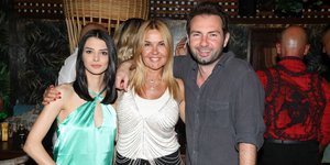 Η Άννα Μπεζάν με την πεθερά της, Χριστίνα Παππά, και τον σύντροφό της, Δημήτρη