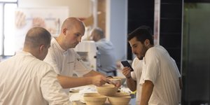Χάρης Παπαλίτσας και Δημήτρης Φραγκογιάννης με την καθοδήγηση του διακεκριμένου Γάλλου Chef Boulanger, Stephane Ollivier