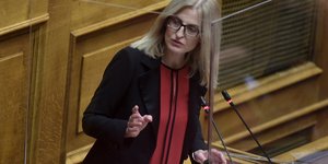 Δώρα Αυγέρη μπορντω μαυρο