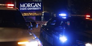 Περιπολικά στο χώρο της πανεπιστημιούπολης της Βαλτιμόρης