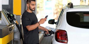 Ανεφοδιασμός αυτοκινήτου 